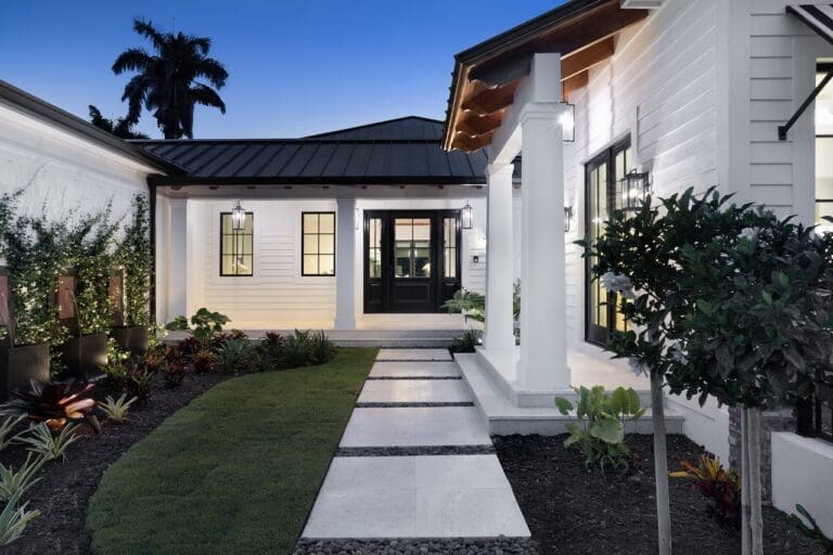 Beacon Naples Home Courtyard
